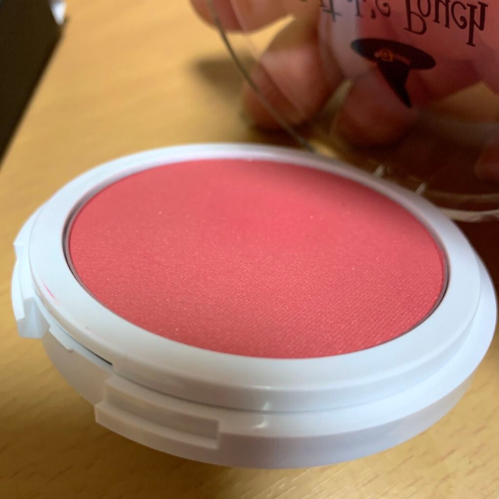 ベルベットトゥーウェイケーキ/Witch's Pouch/プレストパウダーを使ったクチコミ(5枚目)