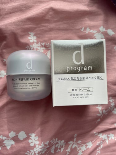 d プログラム
スキンリペアクリーム
敏感肌用クリーム
45g




使い切りました！！


スパチュラついてます！
めんどくさいので1度も使ってません！笑


朝、夜の化粧水または乳液、美容液などの