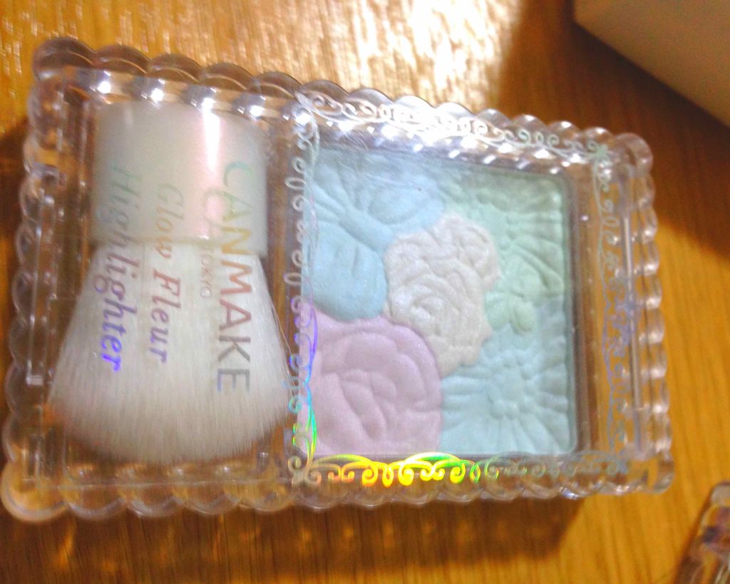 グロウフルールハイライター/キャンメイク/パウダーハイライトを使ったクチコミ（1枚目）