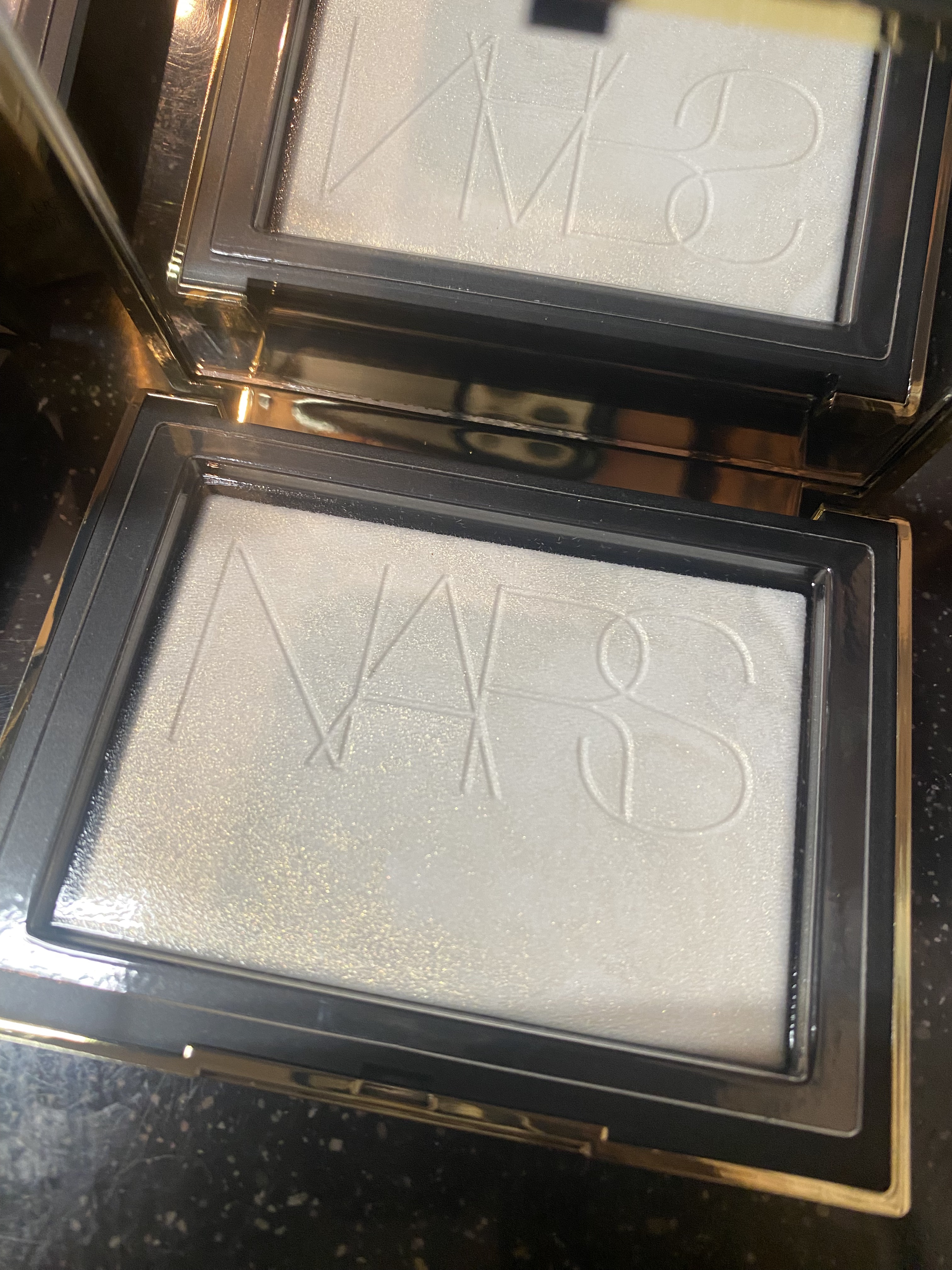 ライトリフレクティング プリズマティックパウダー/NARS/プレストパウダーを使ったクチコミ（3枚目）