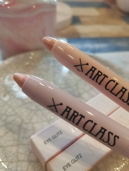 アートクラス アイグリッツ/too cool for school/スティックアイシャドウを使ったクチコミ(4枚目)