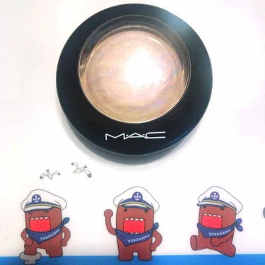 MACのミネラライズ スキンフィニッシュ ライトスカペード(フェイスパウダー)です！

毎日使っているので、汚いですが💦


すきです！！！


これを使えば陶器のようなとぅるんとした肌が演出できますよ