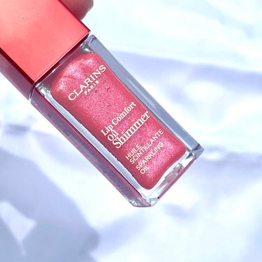 CLARINS コンフォート リップオイル シマーのクチコミ「煌めきとツヤ
～新作のリップ～

*～*～*～*～*～*～*～*～*～*～*～*～*～*～*～.....」（2枚目）