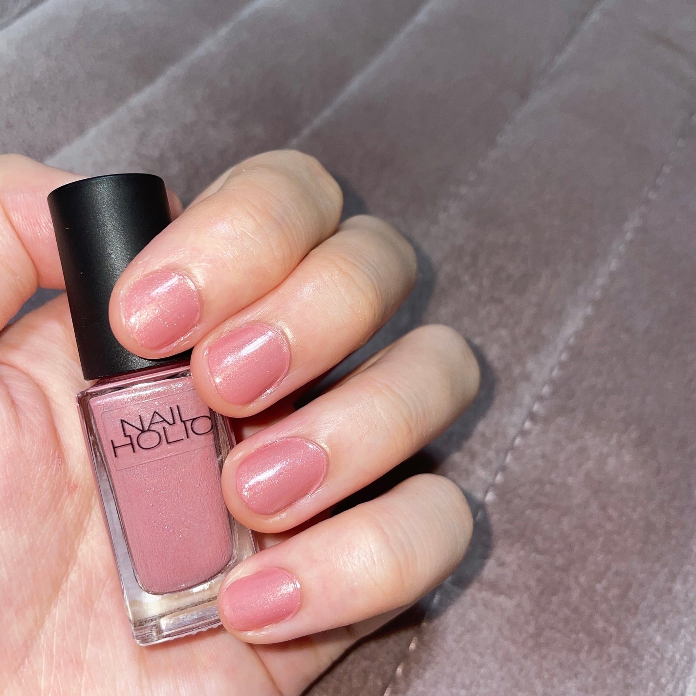 むぎちょこ🌿 on LIPS 「NAILHOLIC💅久しぶりにネイルをしました⸜❤︎⸝1度塗..」(1枚目)