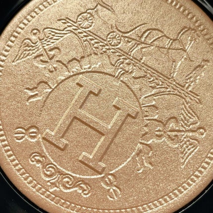 プードル オルフェーヴル フェイス&アイ イルミネイティングパウダー/エルメス/プレストパウダーを使ったクチコミ(2枚目)