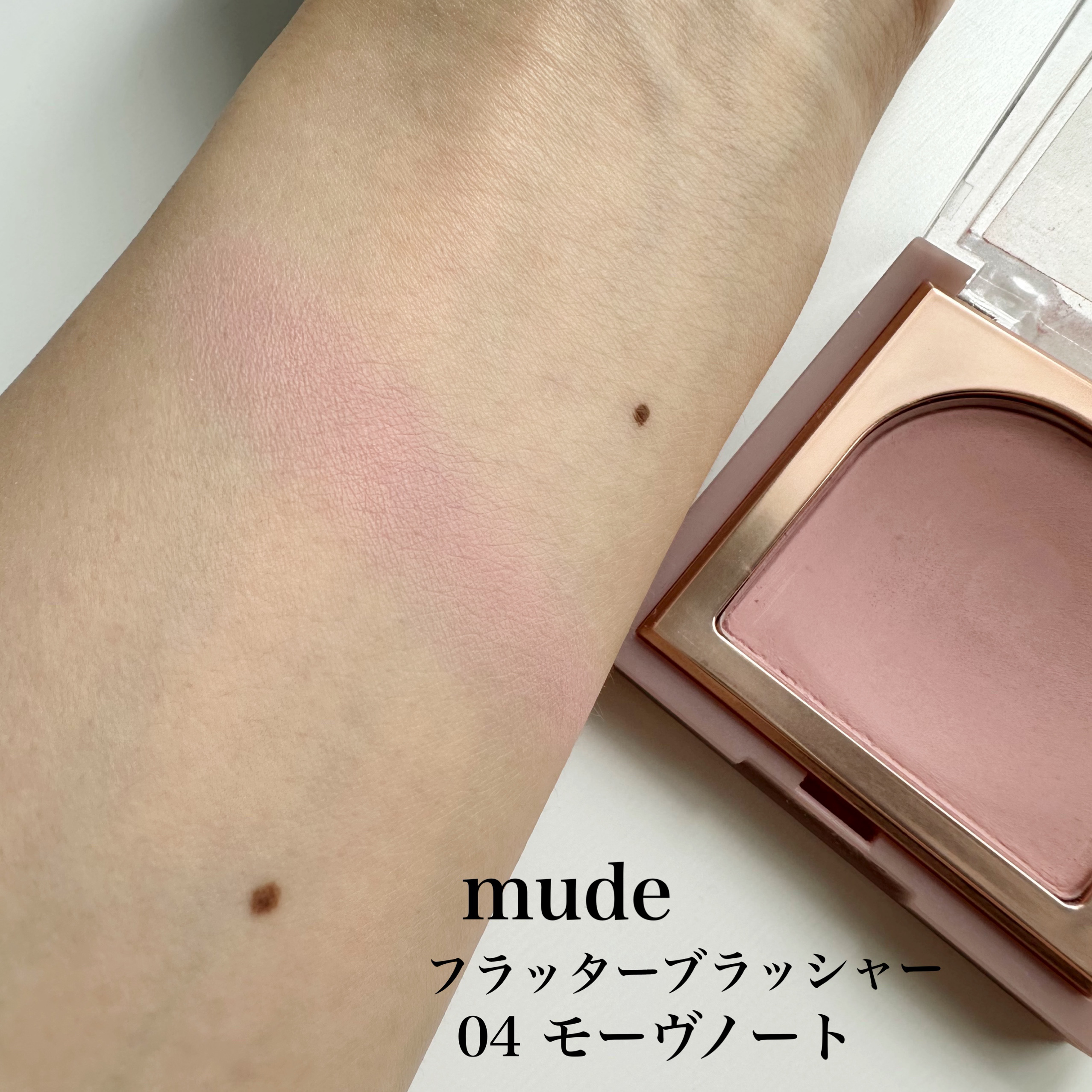 フラッターブラッシャー 04 モーヴノート/mude./パウダーチークを使ったクチコミ（3枚目）