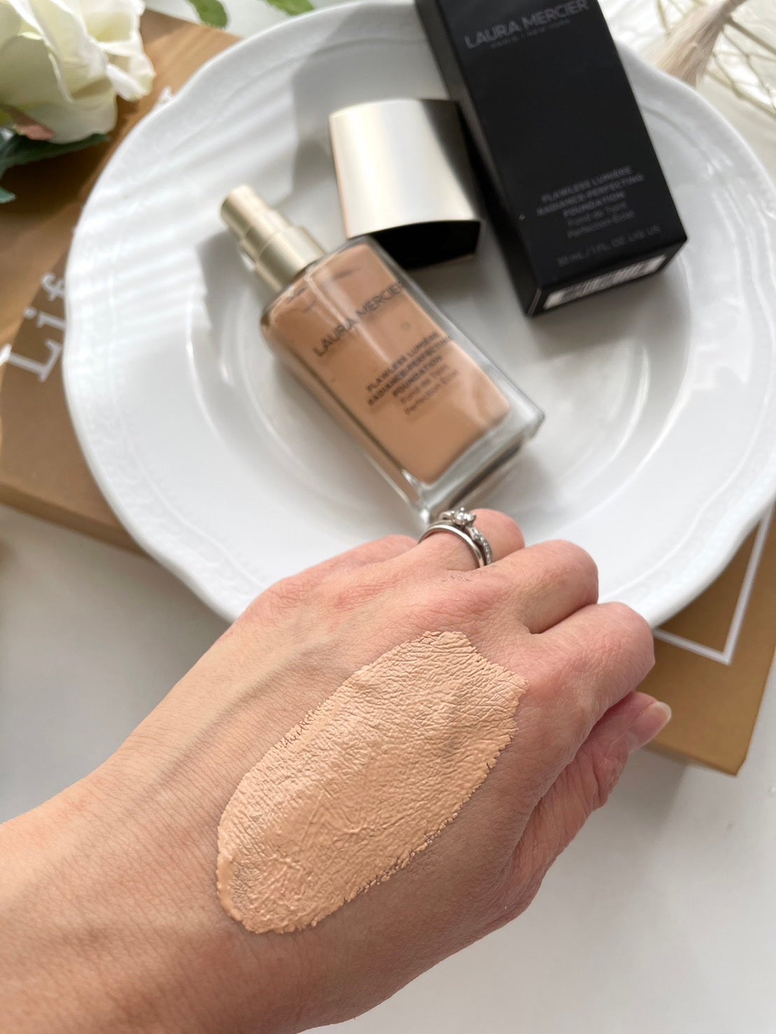 フローレス ルミエール ラディアンス パーフェクティング ファンデーション/ローラ メルシエ/リキッドファンデーションを使ったクチコミ(4枚目)