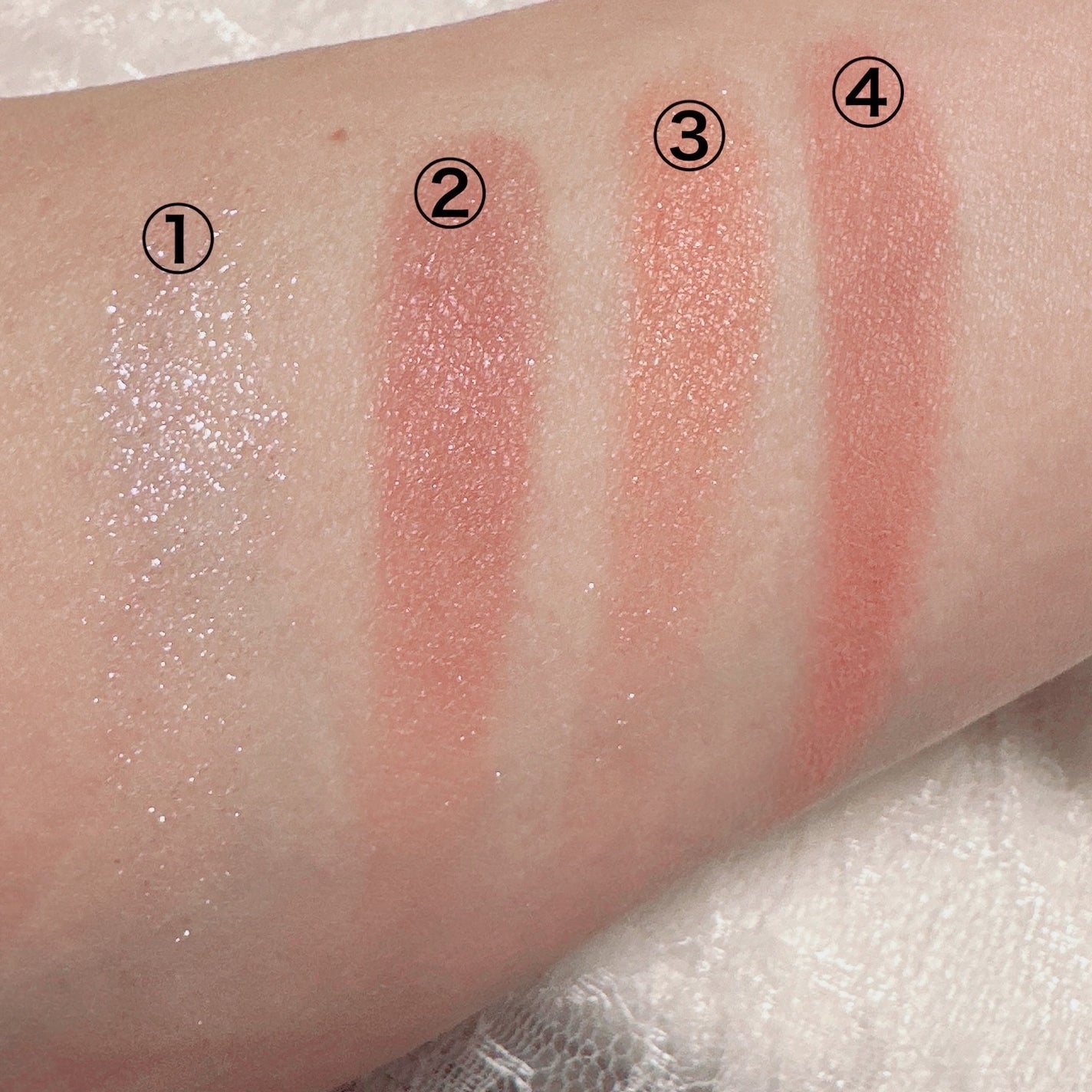 レブロン ダズル アイシャドウ クアッド/REVLON/アイシャドウパレットを使ったクチコミ(3枚目)