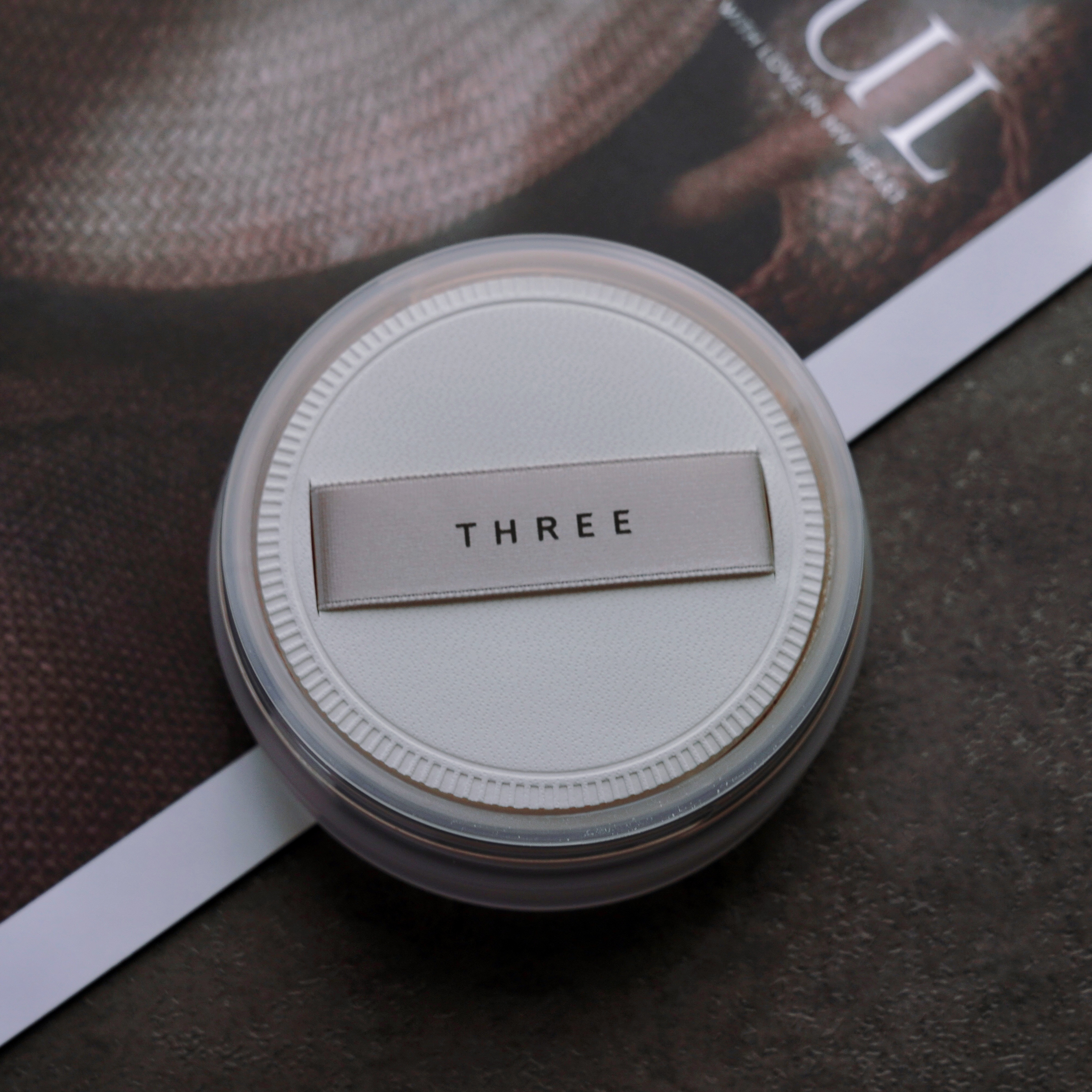 アドバンスドエシリアルスムースオペレーター ルースパウダー 02 グローマット/THREE/ルースパウダーを使ったクチコミ（2枚目）