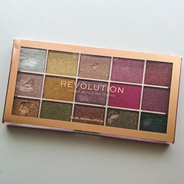 【Revolution Foil Frenzy Creation Eyeshadow Palette】
15色入りで£8 / 日本円で1,000円と少し。
Revolution Beautyのホイル系ア