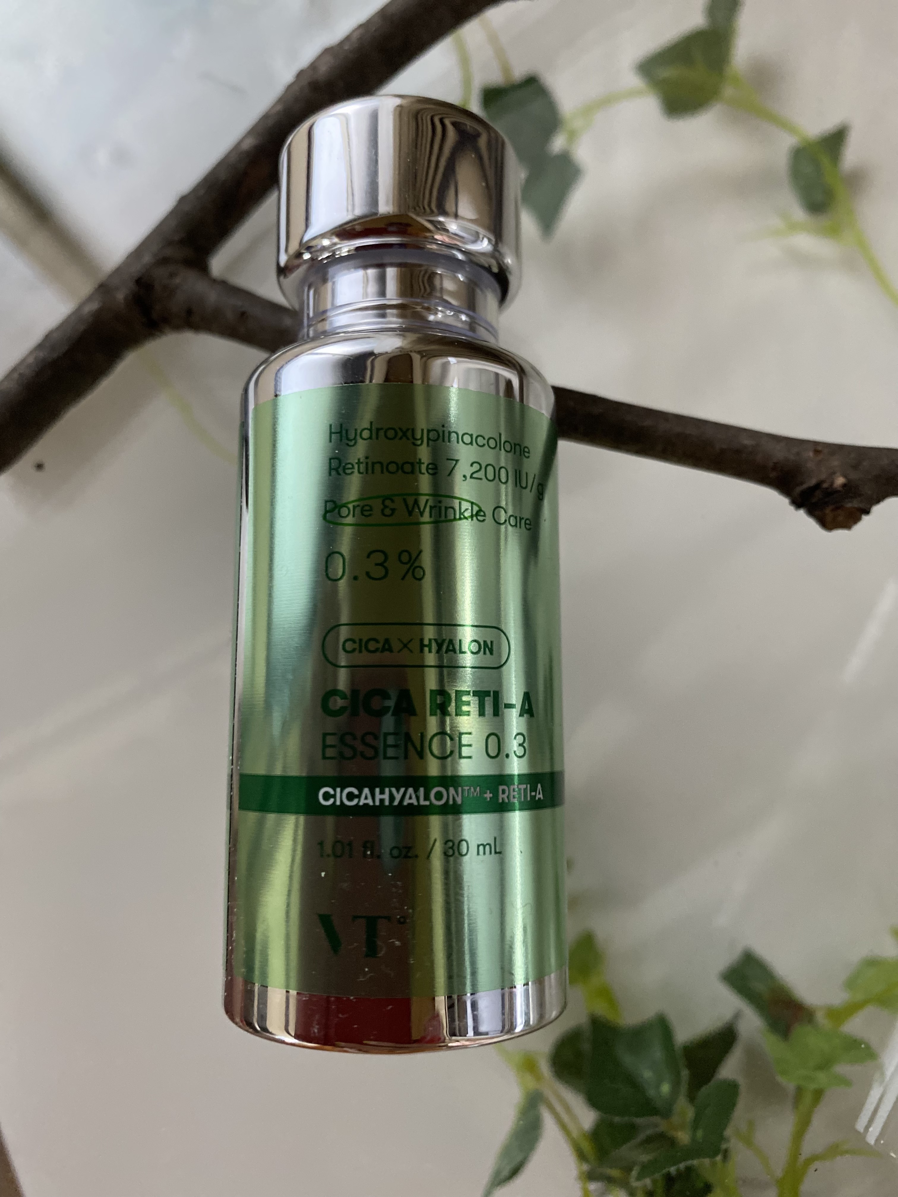 気になる毛穴のスポットケアに、使い始めました。

高級感のある小さなボトルですが、使用量が米粒ぐらいなので、コストパフォーマンスが良いなと感じます。

#PR