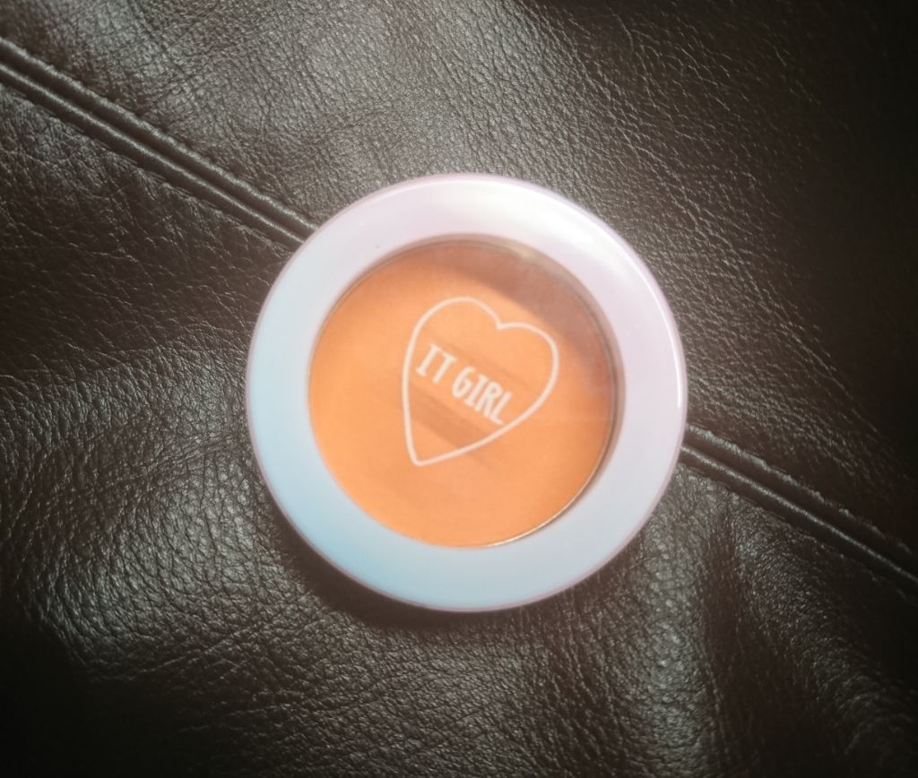 ダイソー×IT GIRL アイシャドウ/DAISO/単色アイシャドウを使ったクチコミ(1枚目)