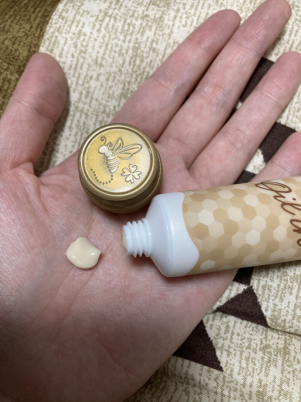 うるうるオイルイン ハンドクリーム/ハニーチェ/ハンドクリームを使ったクチコミ（3枚目）