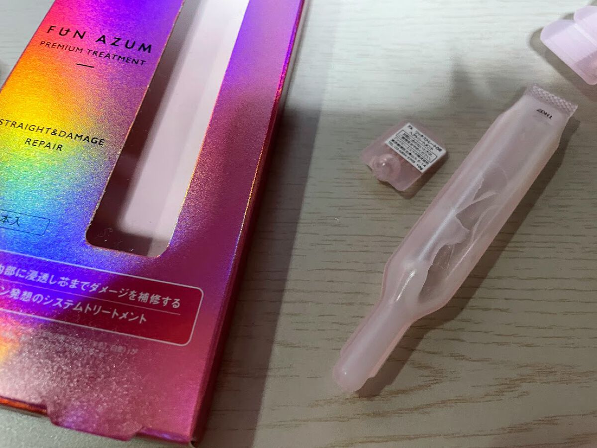 FUN AZUM ストレート＆ダメージリペア 集中トリートメントのクチコミ「パッケージがぱピンクなのですが
トリートメントのほうがキラキラしていて
パッケージを写すと.....」（3枚目）