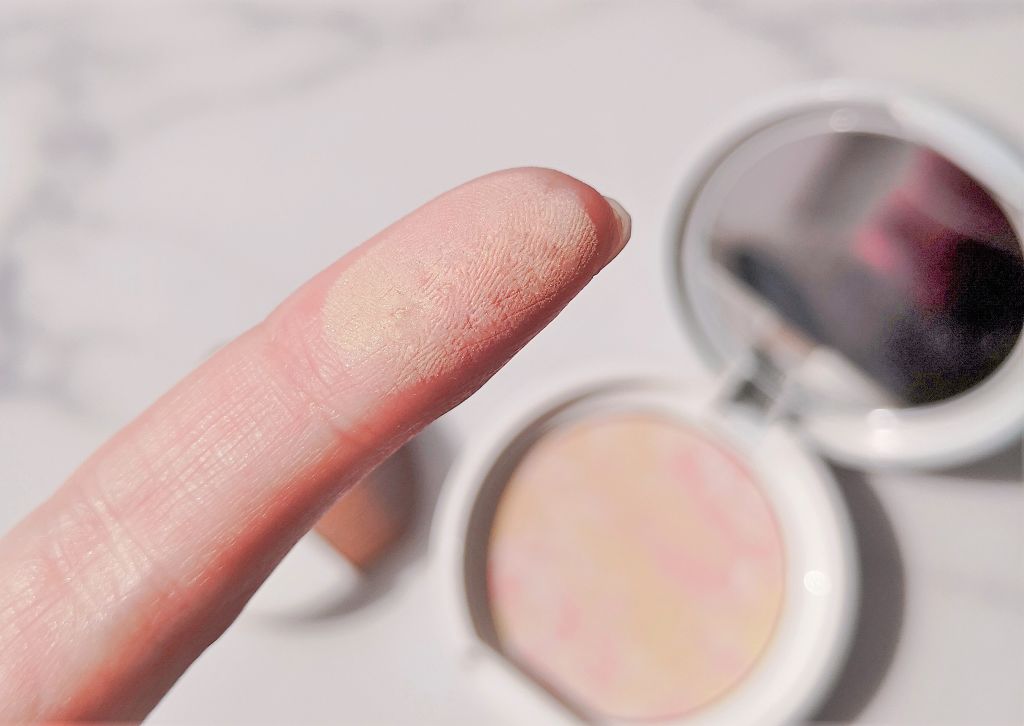 ONLY MINERALS マーブルフェイスパウダーのクチコミ「とても薄型のコンパクトで持ち歩きに便利なパウダーです。
色は【ウォーム】をモニターさせていた.....」（2枚目）