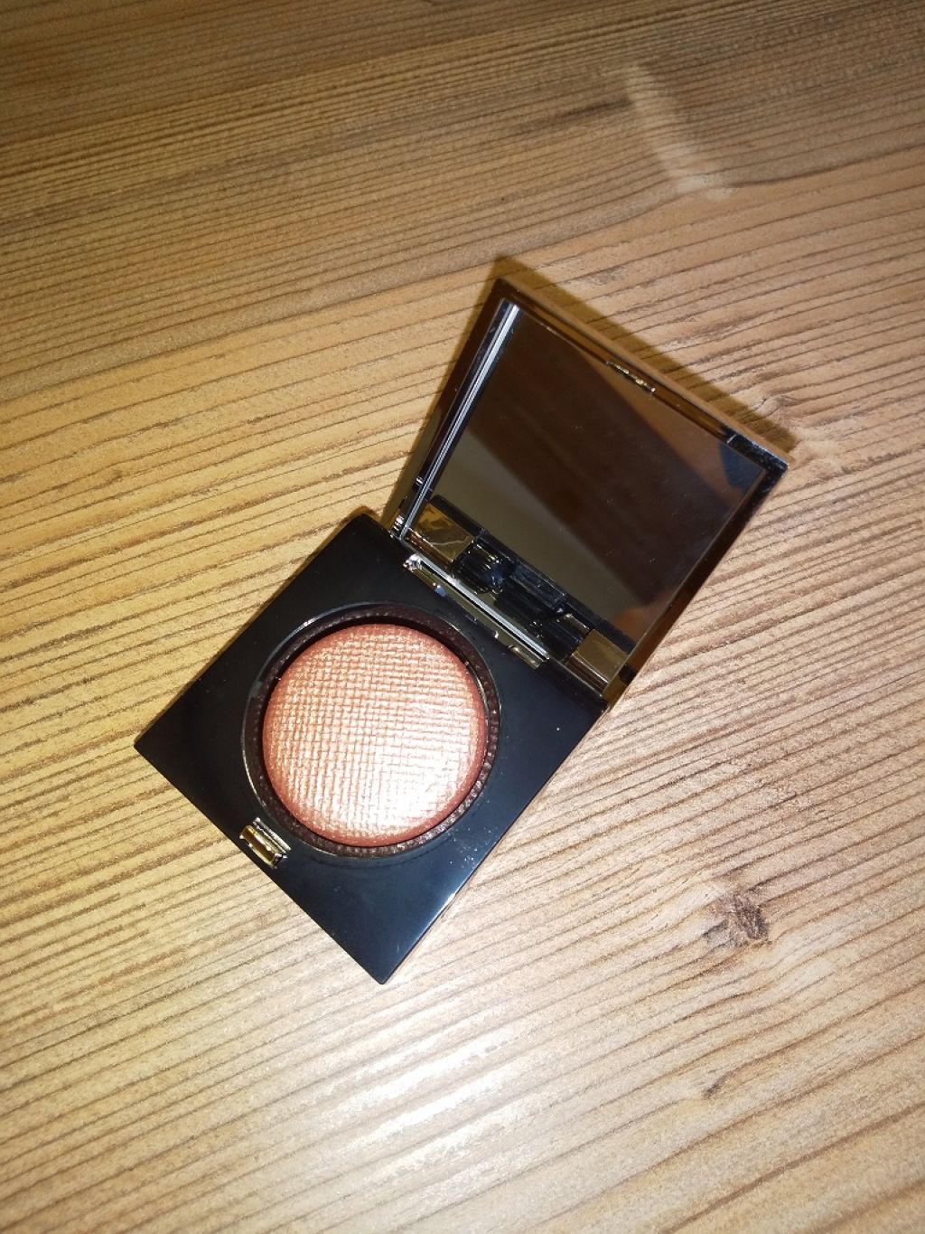 リュクスアイシャドウ 02 メルティングポイント(リッチ メタル)/BOBBI BROWN/単色アイシャドウを使ったクチコミ（2枚目）