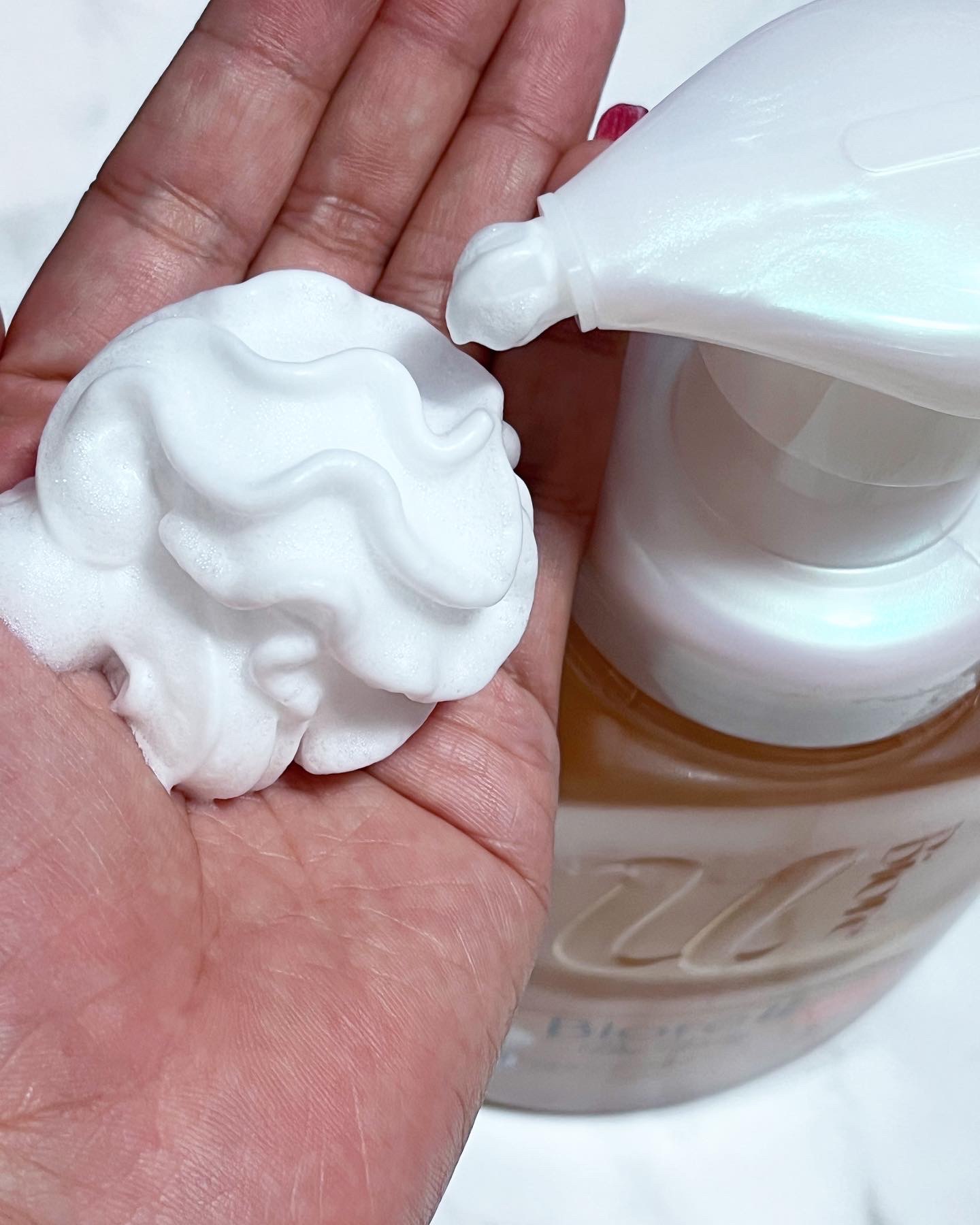 ビオレu ザ ボディ 泡タイプ モイスチャースムース 本体 540ml/ビオレu/ボディソープを使ったクチコミ（2枚目）