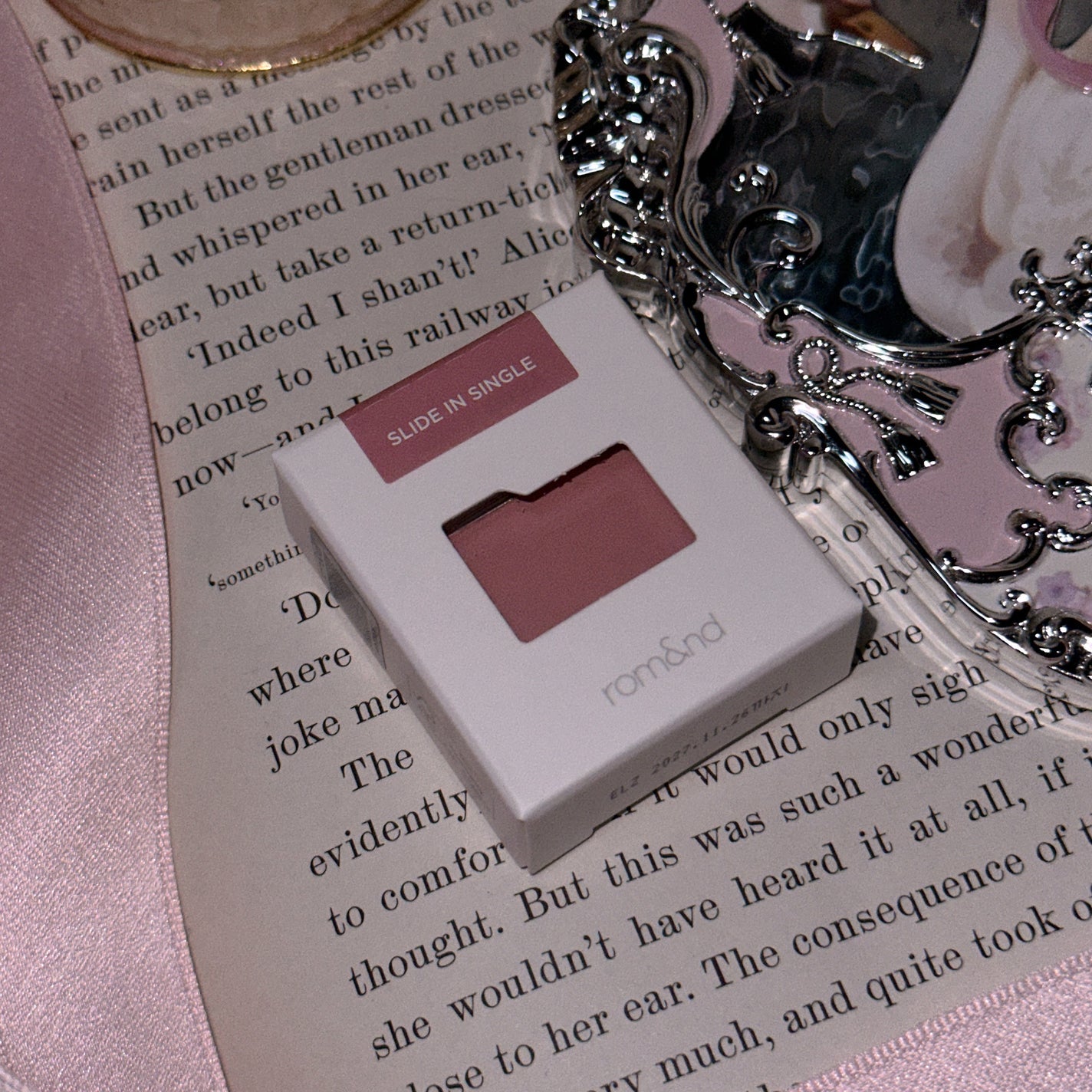 スライドインシングル/rom&nd/単色アイシャドウを使ったクチコミ(3枚目)