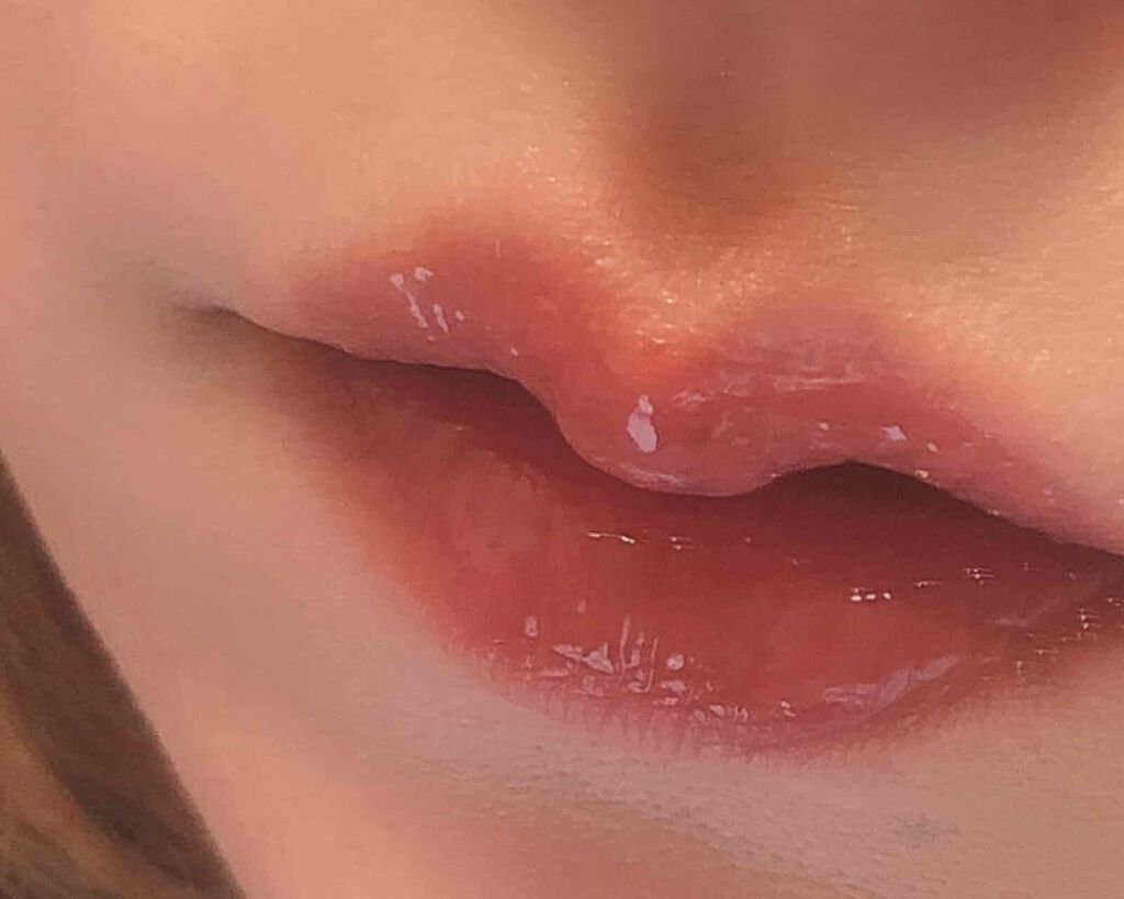 トーン ペタル エッセンス グロス/to/one/リップグロスを使ったクチコミ(3枚目)