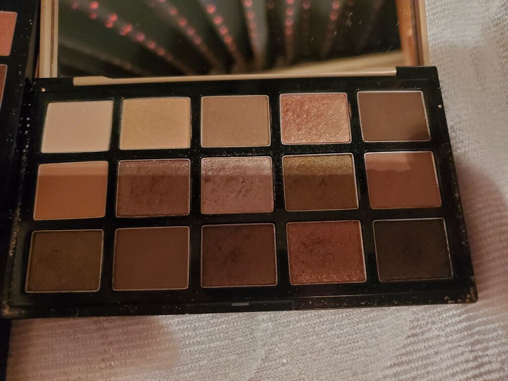 プレイカラーアイパレット ランジェリーバックステージ/ETUDE/アイシャドウパレットを使ったクチコミ(3枚目)