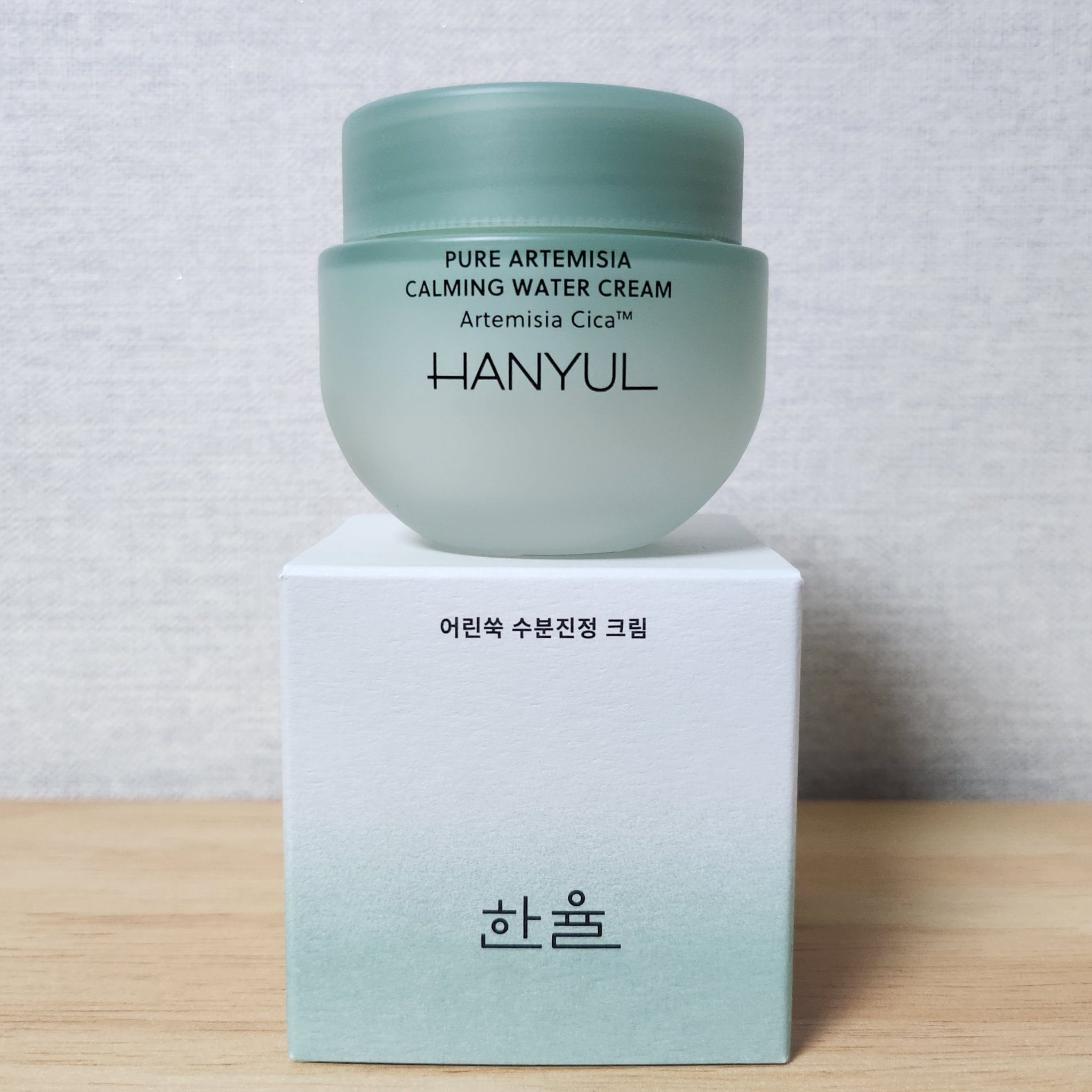 一晩でニキビが落ち着いてた🥹

────────────

HANYUL
ピュアアルテミシアウォータリーカーミングクリーム

ナチュラルなヨモギの香り🌿

べたつきを抑えたみずみずしいジェルクリームのさっぱりとした使用感で優しくお肌を包