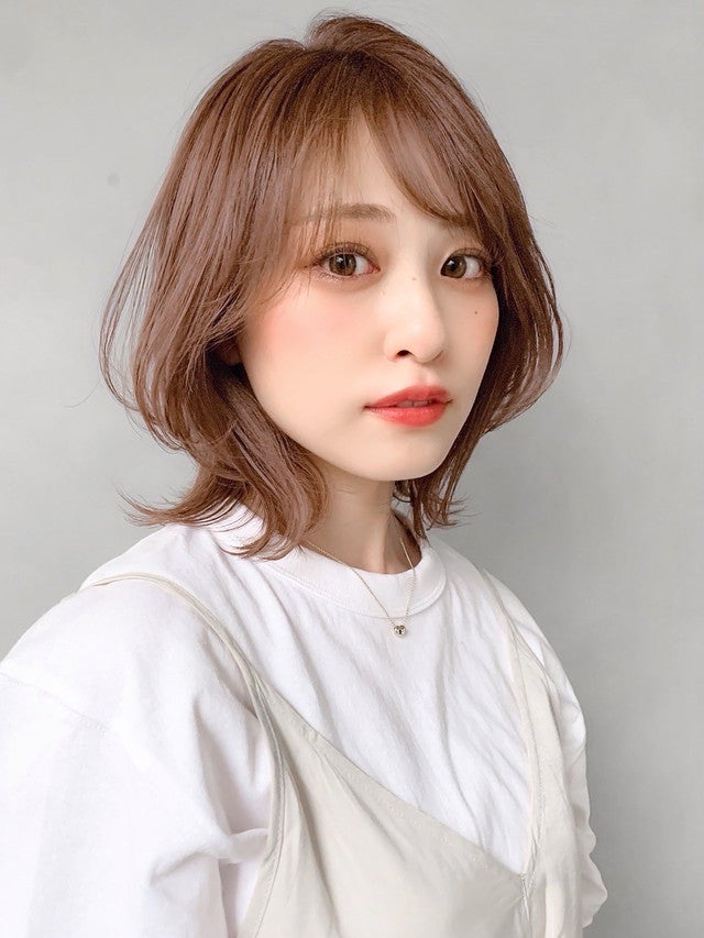 ミディアムヘアの女性