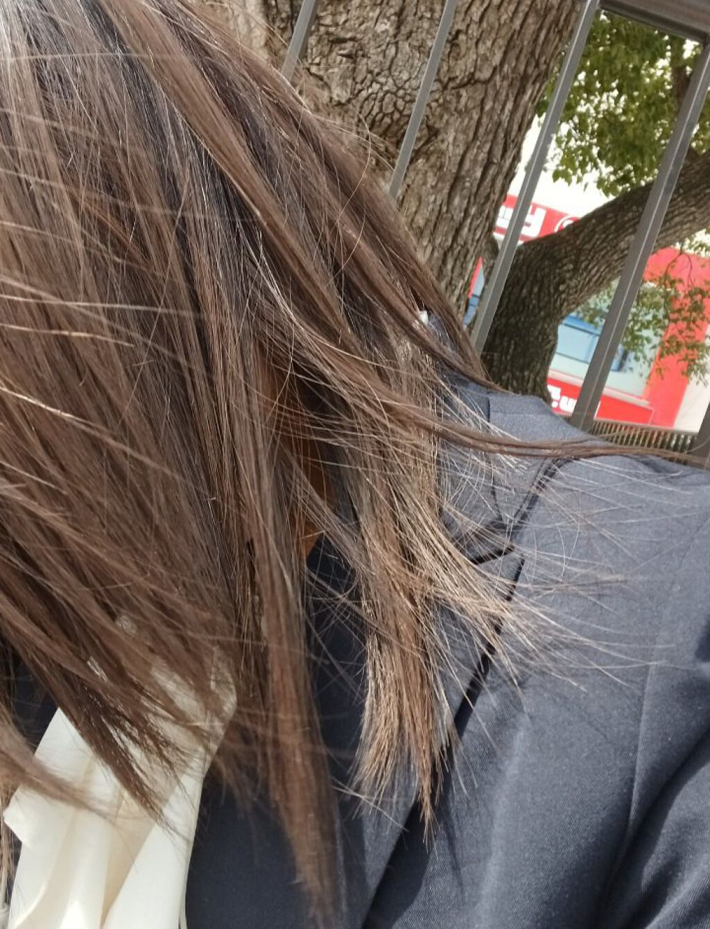 また投稿すみません。
美容院のララトリートメントについて、書きたいと思います。

とくにおすすめなのがダメージヘアの方におすすめです。髪質改善トリートメントらしいです。
トリートメントを複数つけて、アイロンで仕上げて頂いています。

私は、