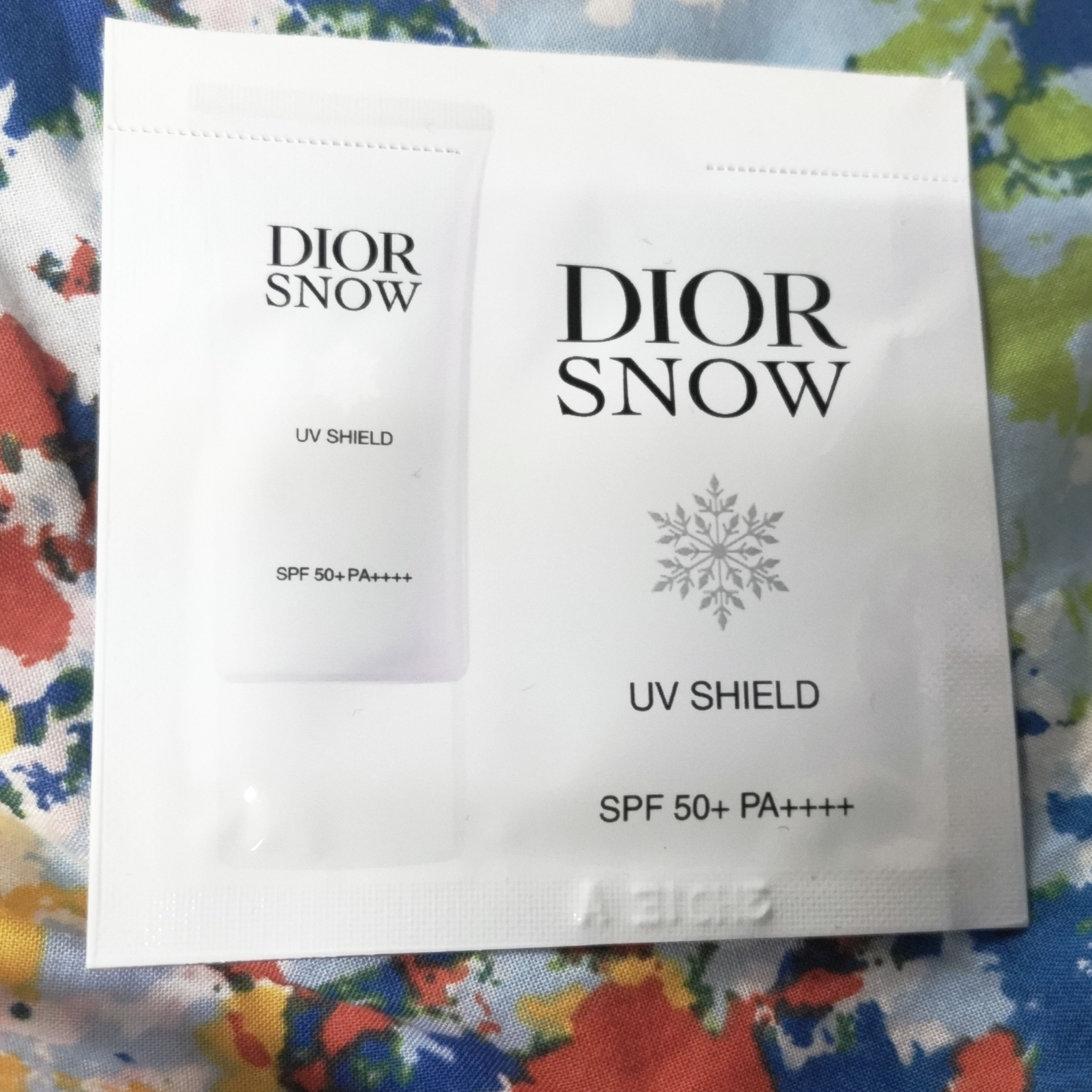 Dior ディオール スノー UVシールド 50+のクチコミ「現品欲しくなった日焼け止め✨
お買い物した時にいただいたサンプル

Dior💞
ディオール ス.....」（1枚目）