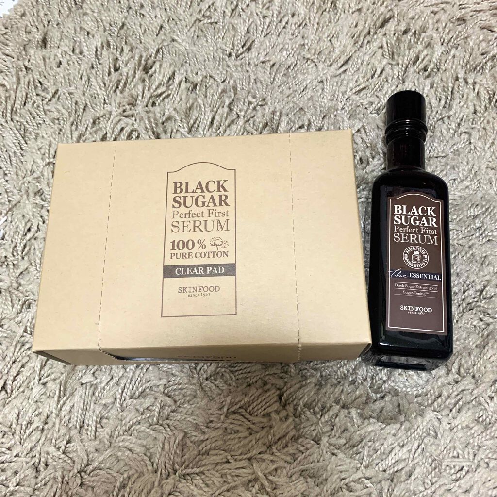 ブラックシュガー パーフェクト ファーストセラム  ザ・エッセンシャル/SKINFOOD/美容液を使ったクチコミ（1枚目）