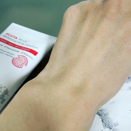 グルタプラスホワイトニングボディソリューション/Useemi/ボディローションを使ったクチコミ(4枚目)