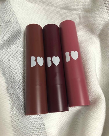 B IDOLのつやぷるリップ　新作3色💄❤️

秋冬の新色として出たあかりんのリップ
全色買ってスウォッチしてみました！

どれも秋冬ぴったりの落ち着いたカラーで
かわいいです🥺


既存色とも比べてみ