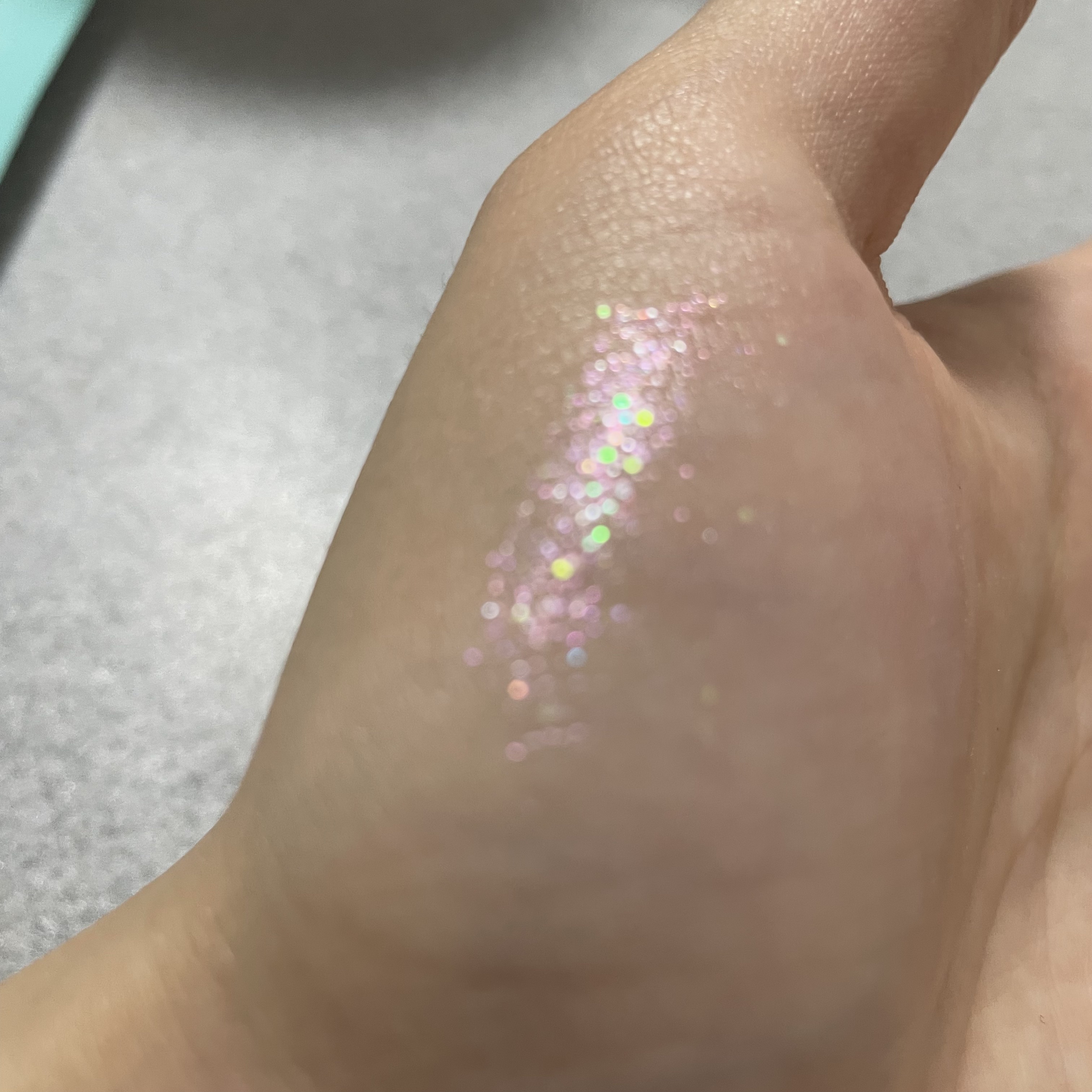 ブリンリキッドグリッターライナー 03 ブロッサム/BLING GLOW/グリッターを使ったクチコミ（2枚目）