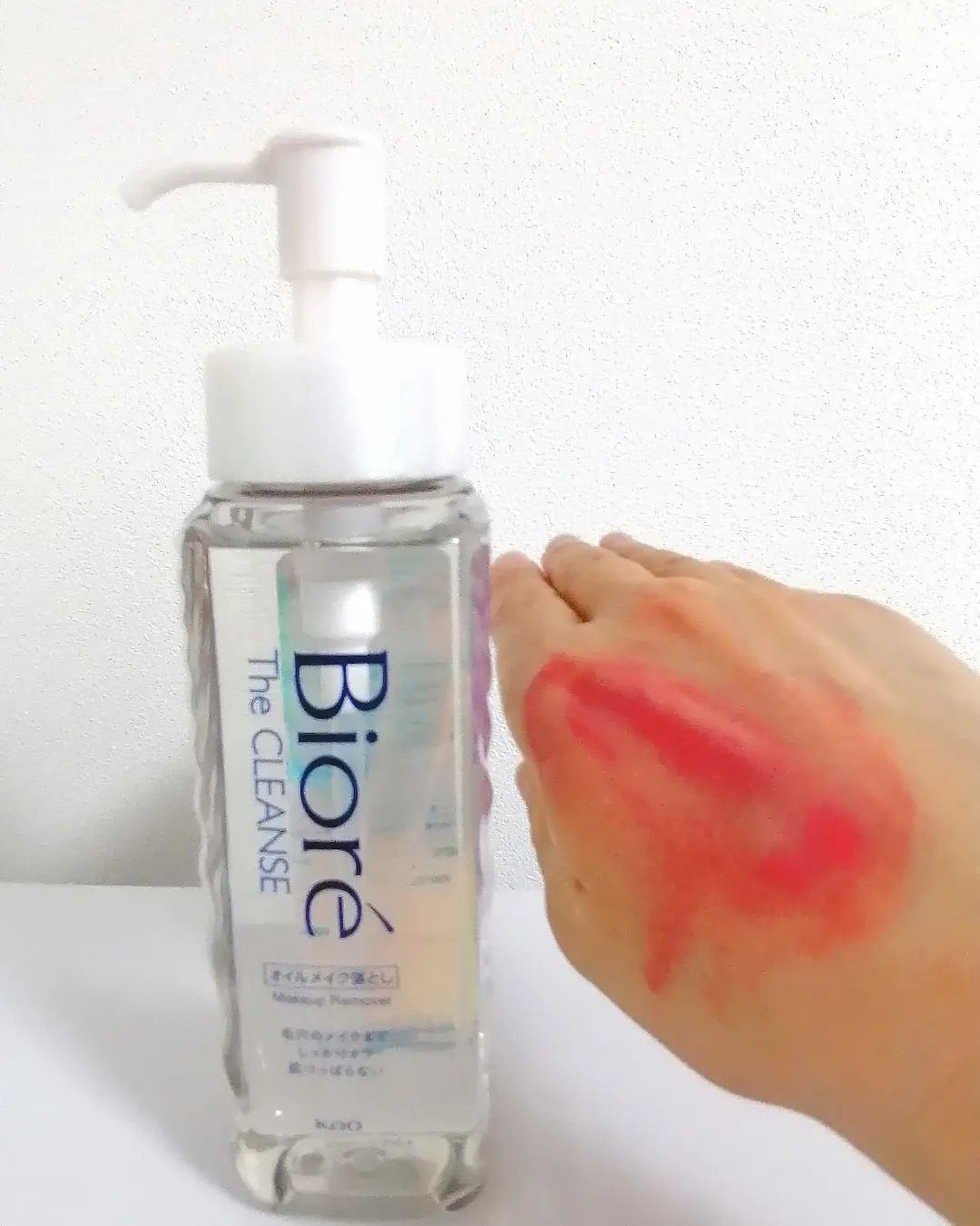 lili on LIPS 「『ビオレザクレンズオイルメイク落とし』メイク落としです手と顔は..」(5枚目)