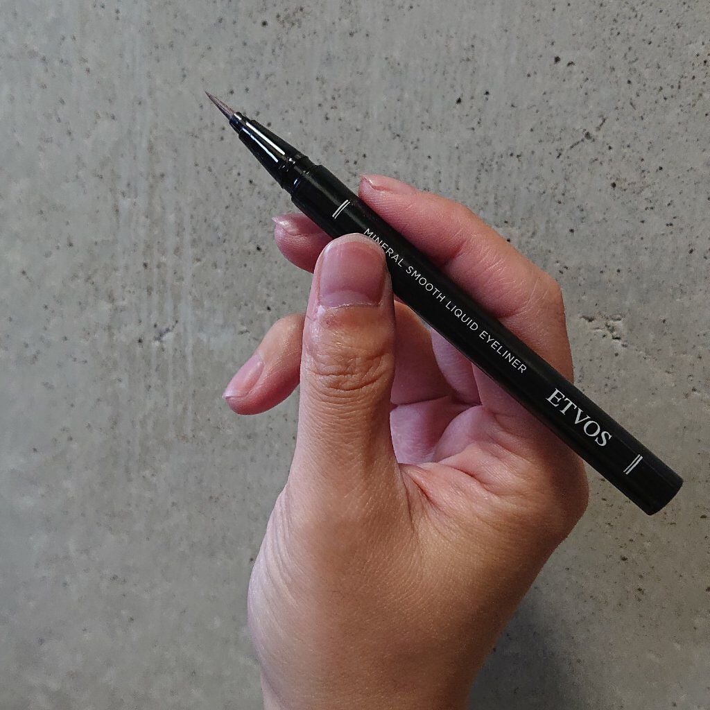 ミネラルスムースリキッドアイライナー/エトヴォス/リキッドアイライナーを使ったクチコミ(1枚目)