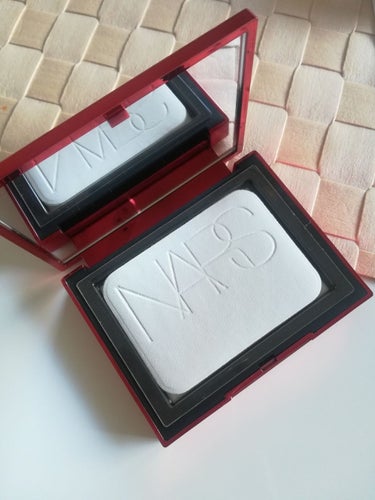 ライトリフレクティングセッティングパウダー　プレスト　N/NARS/プレストパウダーを使ったクチコミ（1枚目）