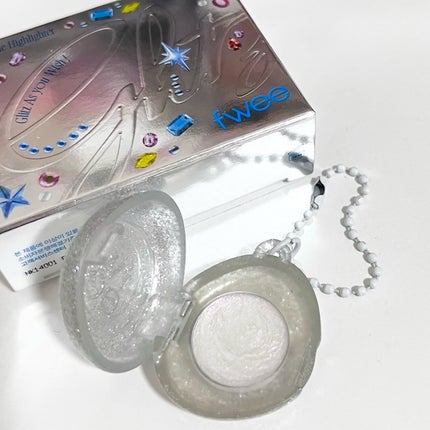 Na♡ on LIPS 「.〔fwee〕fweeの新作ハイライト可愛すぎる💟💟まだ日本で..」(4枚目)