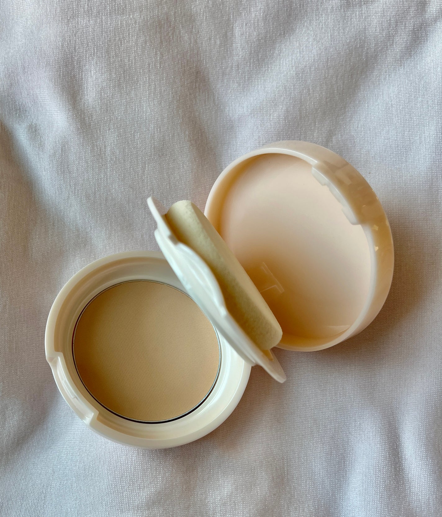 クリームBBパクト/毛穴パテ職人/クリーム・エマルジョンファンデーションを使ったクチコミ(2枚目)