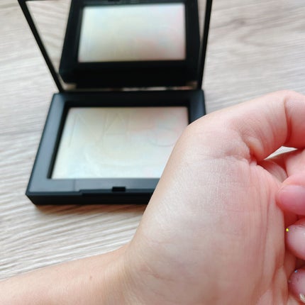 ライトリフレクティング プリズマティックパウダー/NARS/プレストパウダーを使ったクチコミ(4枚目)