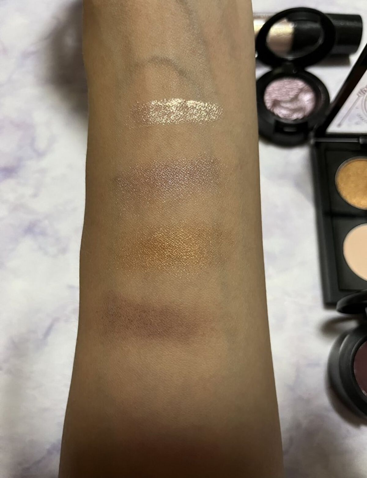 スモール アイシャドウ シェイディ サンタ/M・A・C/単色アイシャドウを使ったクチコミ（2枚目）