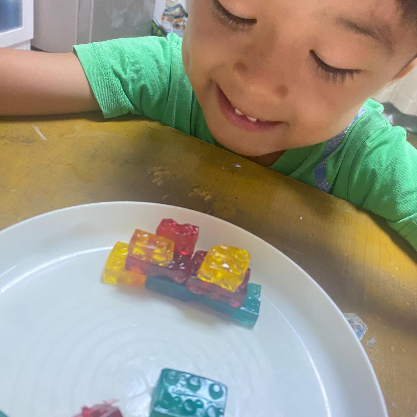 ふうせん @フォロバ100% on LIPS 「子供たちがだいすきな4Dブロックグミ♡よく食べてる@kanro..」(5枚目)