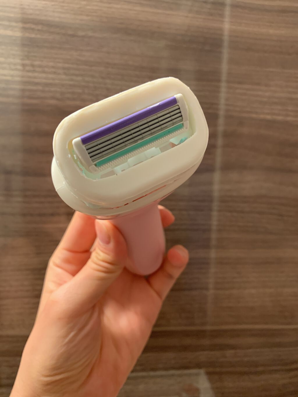 イントゥイション しっとり肌 ホルダー (刃付き+替刃1コ)/イントゥイション/シェーバーを使ったクチコミ（2枚目）