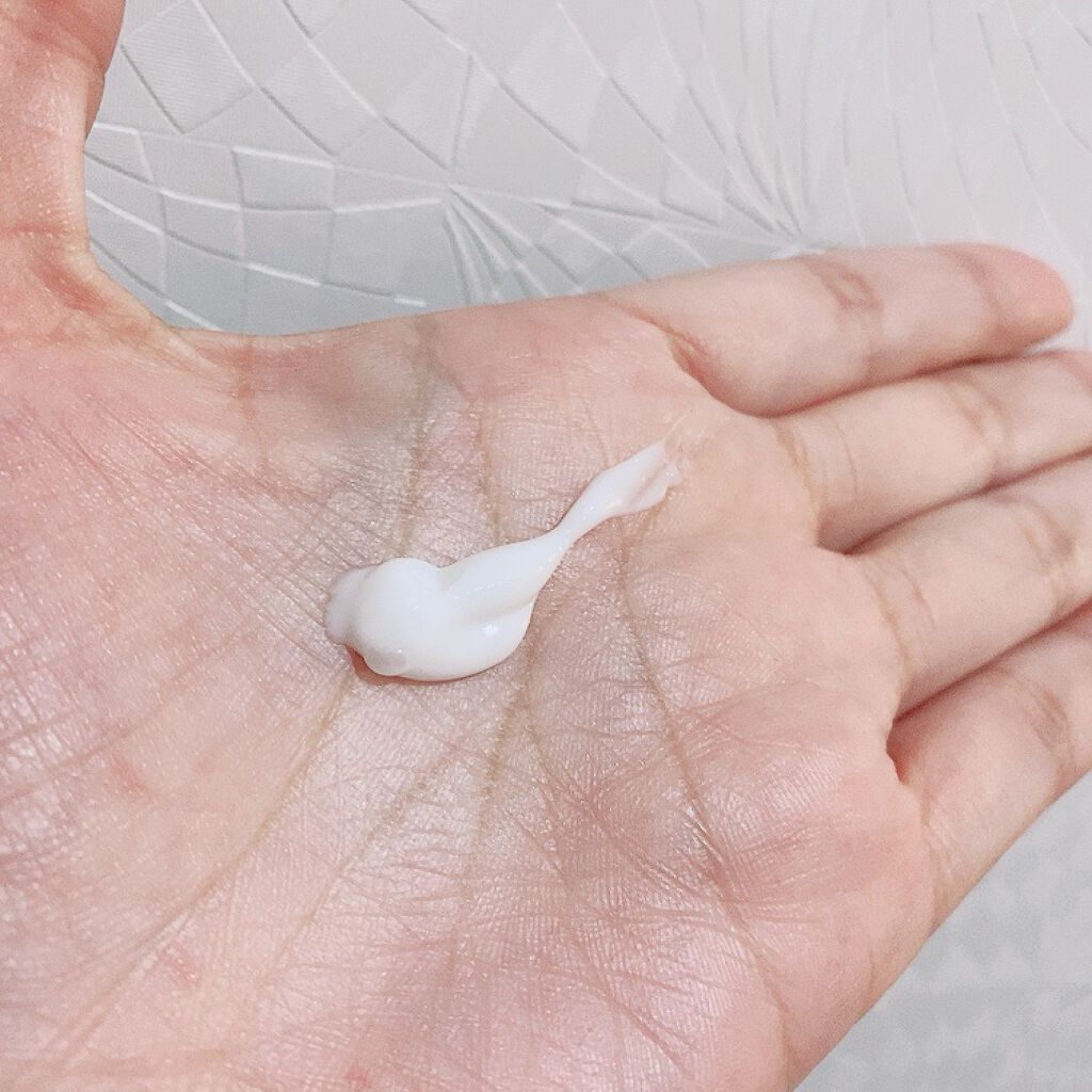 ニベア スキンミルク クリーミィ ほのかなフローラルの香り/ニベア/ボディミルクを使ったクチコミ（2枚目）