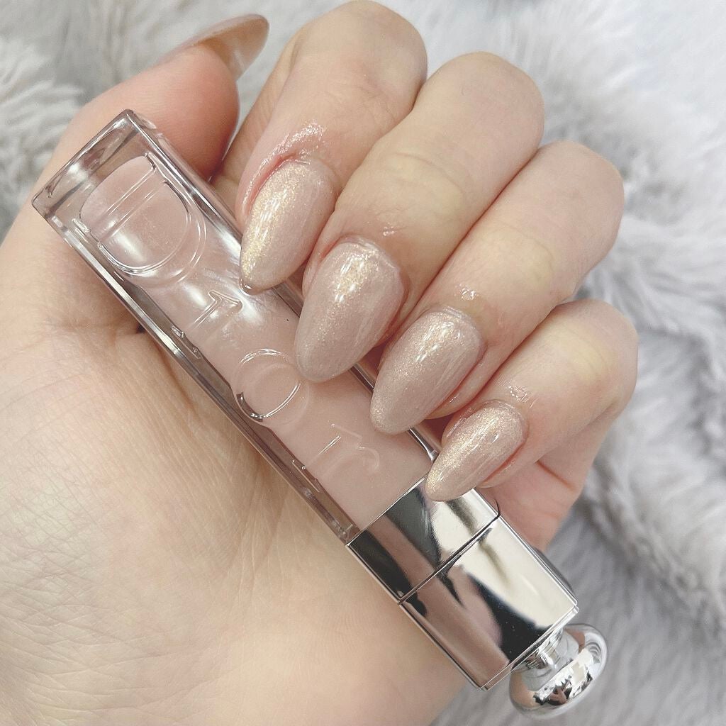 𝐌𝐎𝐍. on LIPS 「❤️.お店には早くも春物が並び出したので🌸ネイルも明るいカラー..」(1枚目)