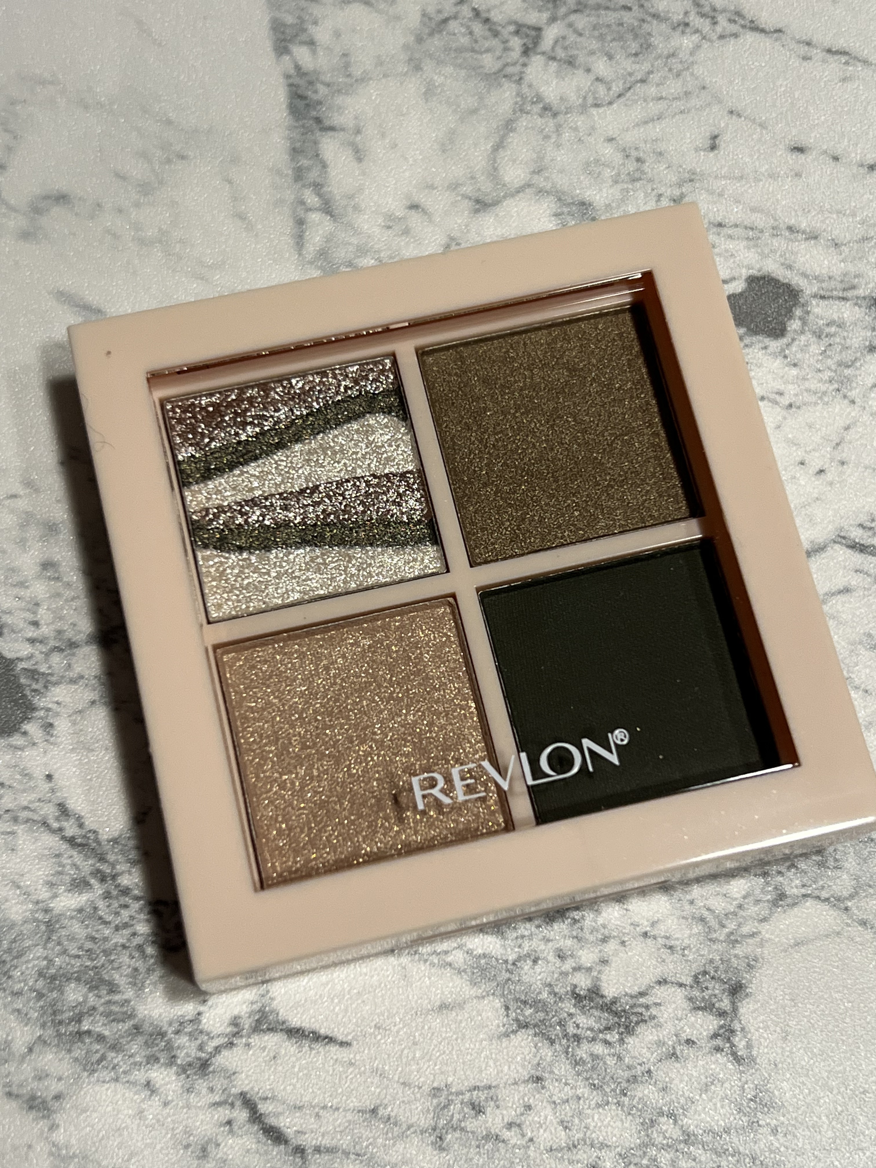 レブロン ダズル アイシャドウ クアッド 006 サファリ シマー/REVLON/アイシャドウパレットを使ったクチコミ（1枚目）