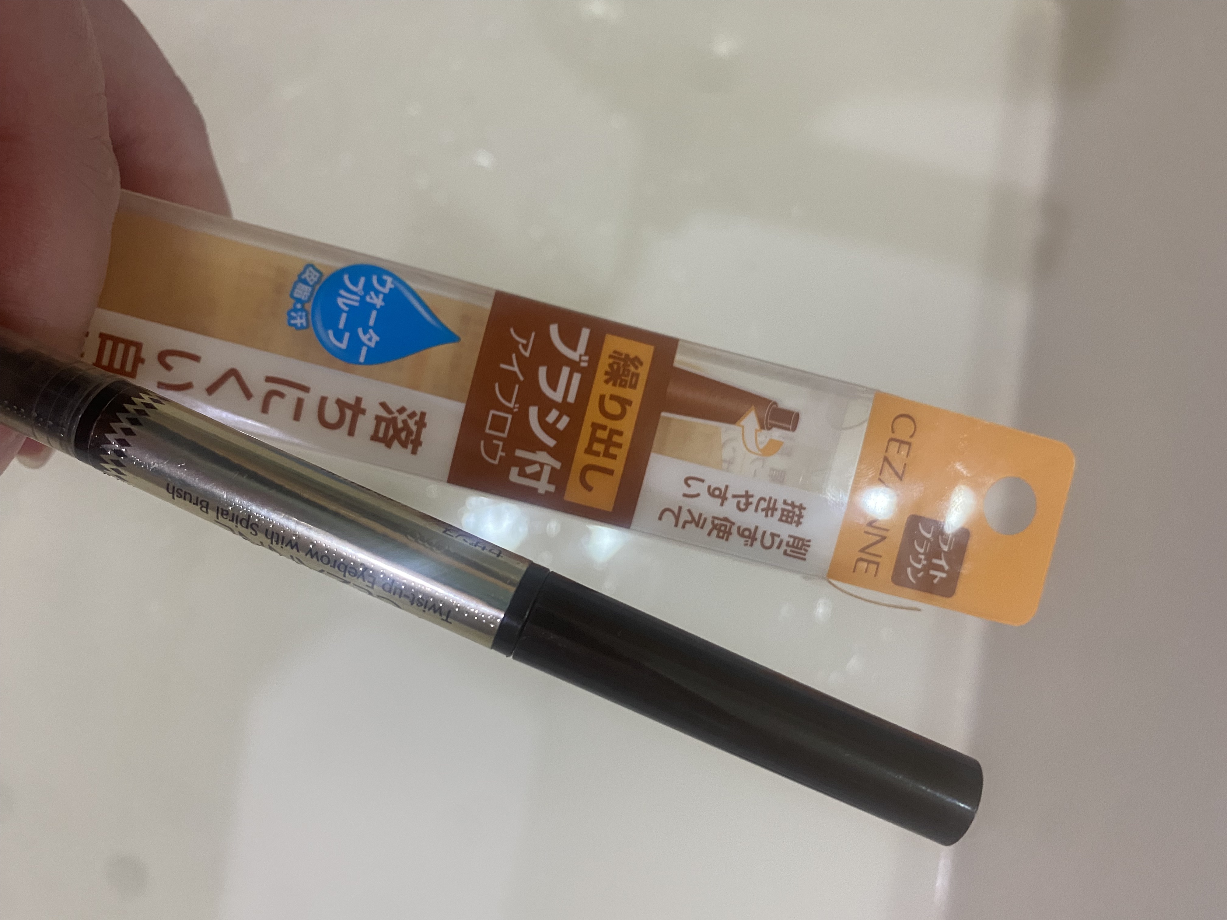 ブラシ付きアイブロウ繰り出し 01 ライトブラウン/CEZANNE/アイブロウペンシルを使ったクチコミ（1枚目）