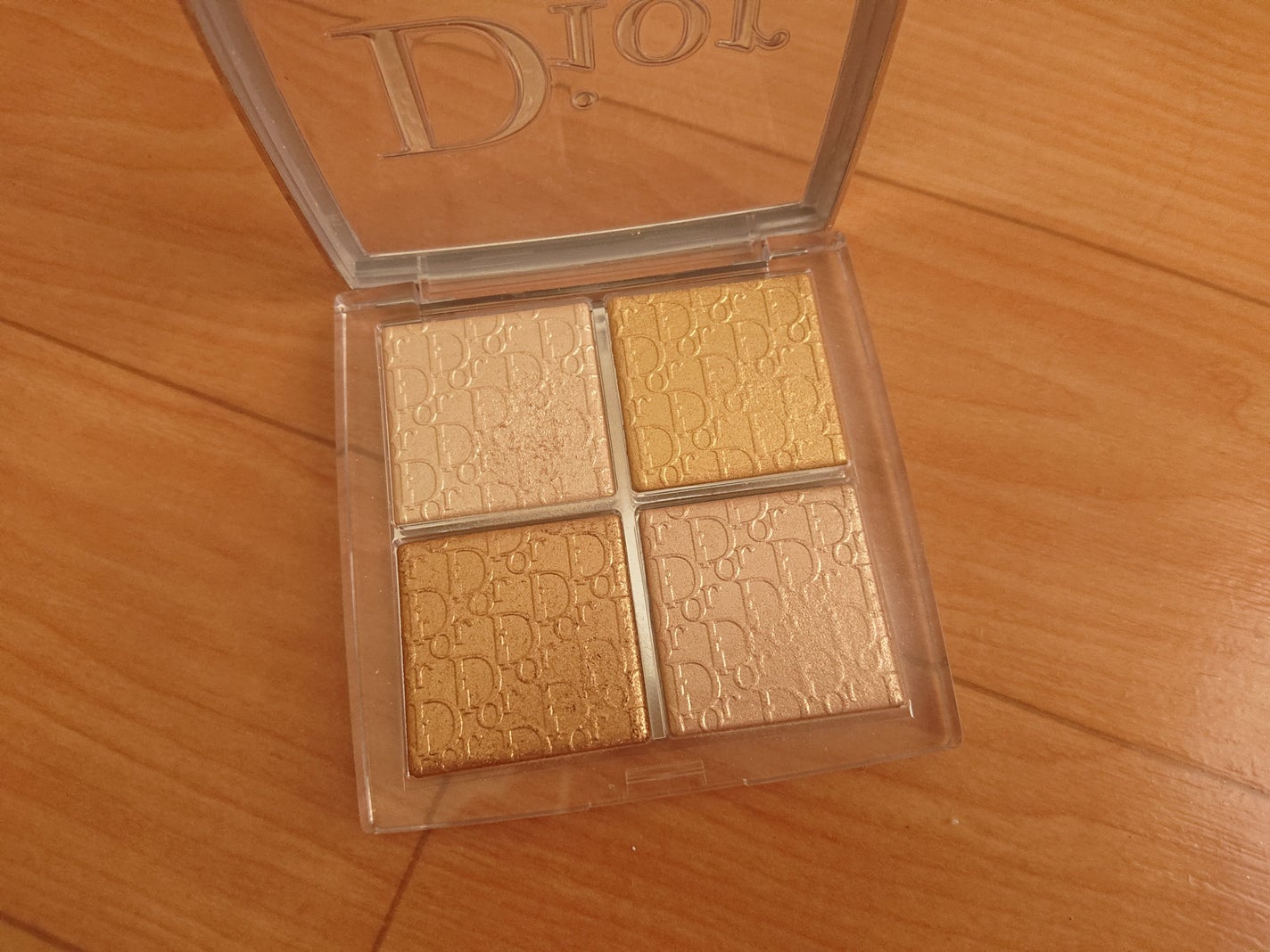 ディオール バックステージ フェイス グロウ パレット/Dior/ハイライトを使ったクチコミ(2枚目)