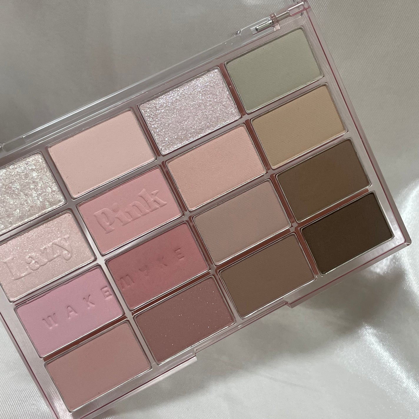 ソフトブラーリングアイパレット/wakemake/アイシャドウパレットを使ったクチコミ(4枚目)