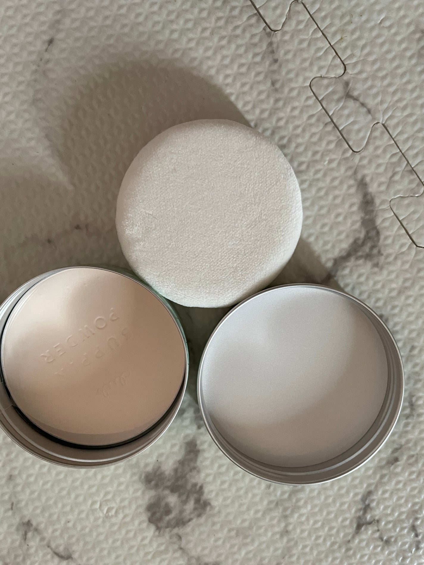 すっぴんパウダーC ホワイトフローラルブーケの香り/クラブ/プレストパウダーを使ったクチコミ(2枚目)