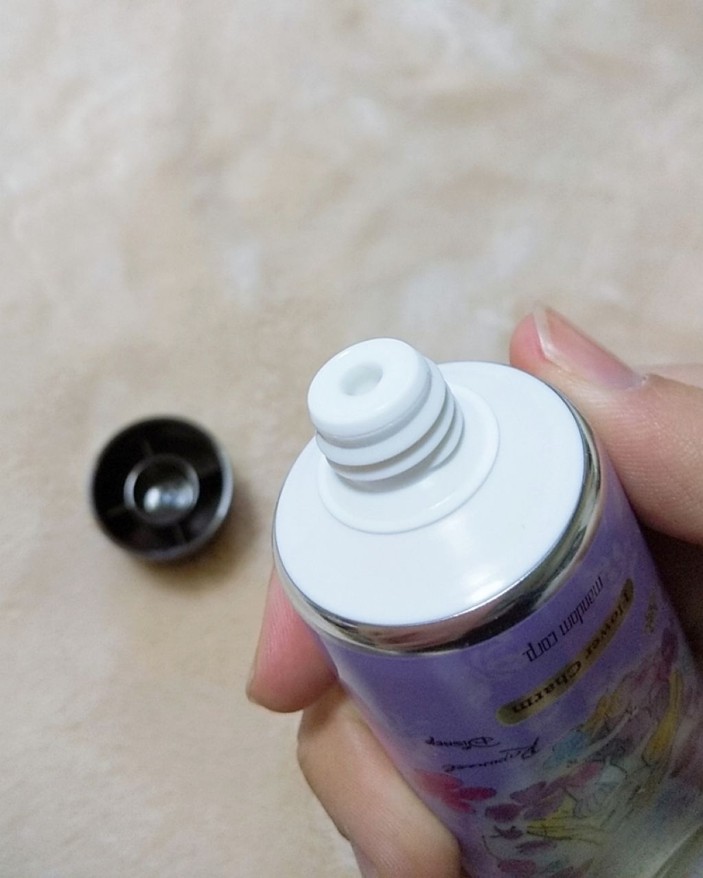 ディアフローラ オイルイン ハンド&ネイルクリーム フラワーチャーム/マンダム/ハンドクリームを使ったクチコミ(2枚目)