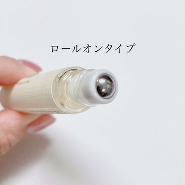 【CANMAKE メイク ミー ハッピー オードトワレ】
☑️CITRUS
☑️8ml
☑️¥770（税込）
シトラスをブラックティーに加えた爽やかな紅茶の香り☕︎
・
☆トップ→レモン、スウィートオレンジ、マンダリン

☆ミドル→ブラックティー、ジャスミン、フリージア

☆ラスト→ムスク、アンバー、シダーウッド
・
サトウキビ由来の植物性アルコール使用。
ロールオンタイプでつけすぎることがなく、ミニサイズでポーチの中に入れたり持ち運びにも便利☝️
・
香りは爽やかかつ軽やかで、日常やオフィスなどでも嫌味なく使えそう。
持続時間は短かめなので、塗り直しは必要ですが、ロールオンタイプなのでスプレーのように周りに飛び散らず良き。

プチプラなので、流行りの紅茶の香りを試したい方にはオススメの1つです✨

#CANMAKE #キャンメイク #オードトワレ
#メイクミーハッピー #MakemeHappy
#香水 #コロン #シトラス #ブラックティー
#紅茶の香り #プチプラ #プチプラコスメ
#香水レビュー #香水紹介
の画像 その2